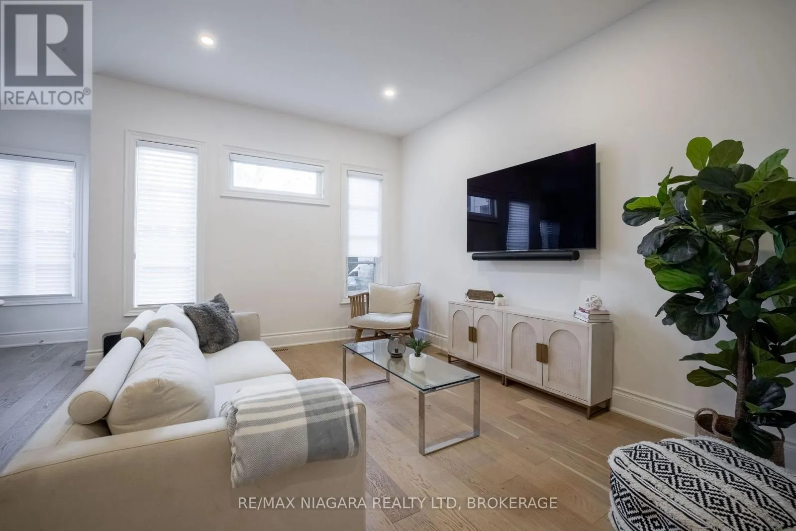 15 ARBOURVALE COMMON