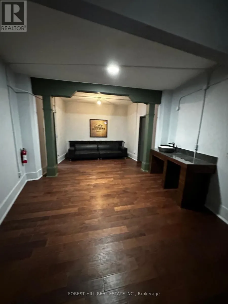 2 - 275 FRONT STREET