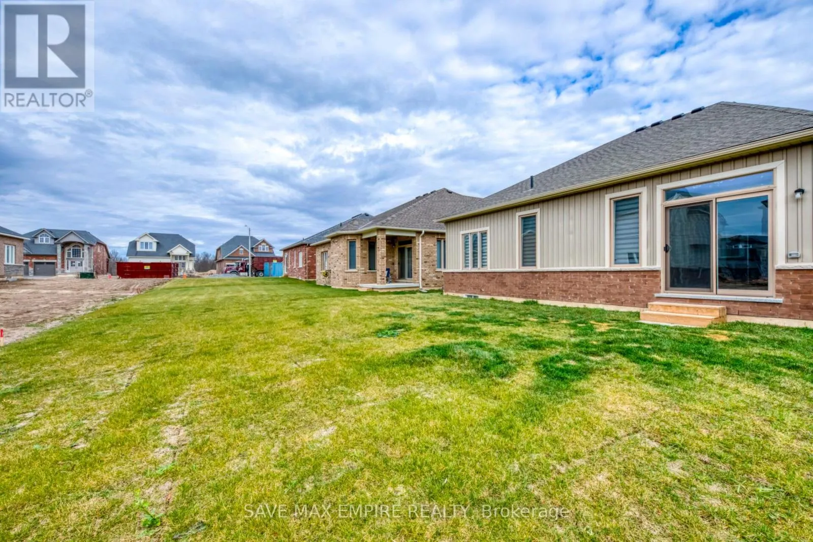 1207 GREEN ACRES DRIVE