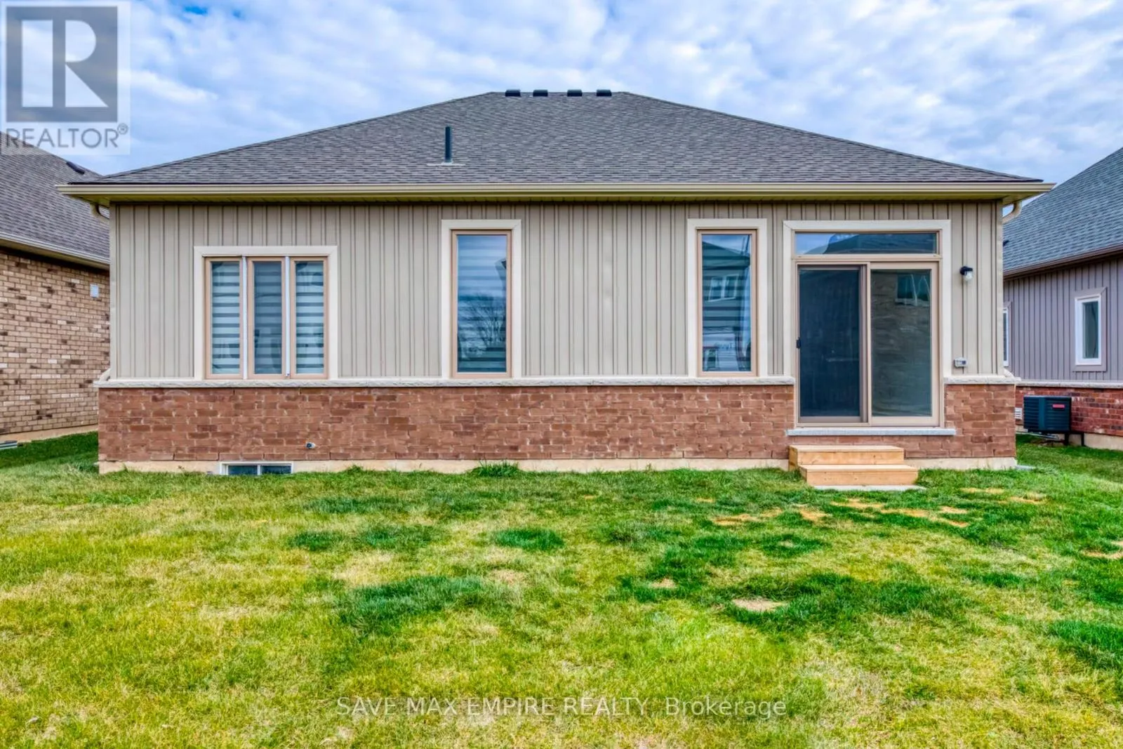 1207 GREEN ACRES DRIVE