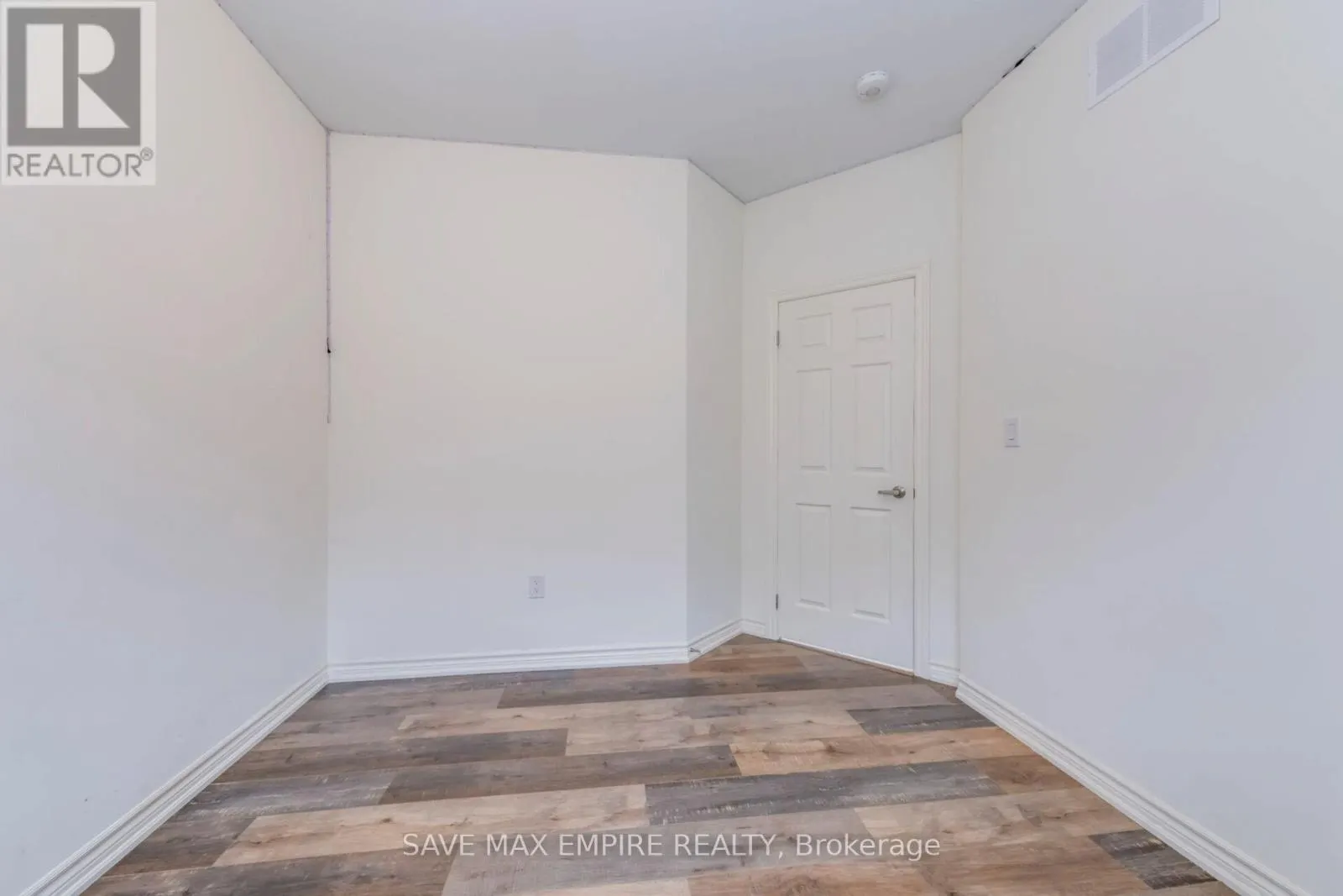 1207 GREEN ACRES DRIVE