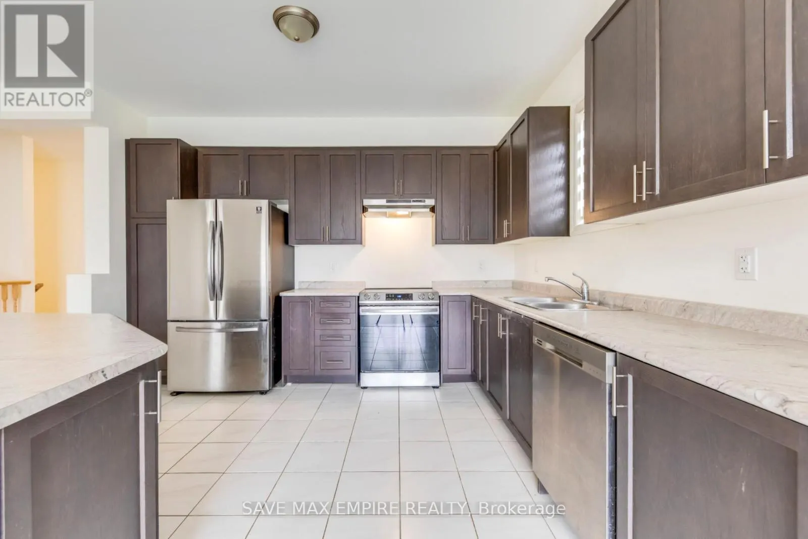 1207 GREEN ACRES DRIVE
