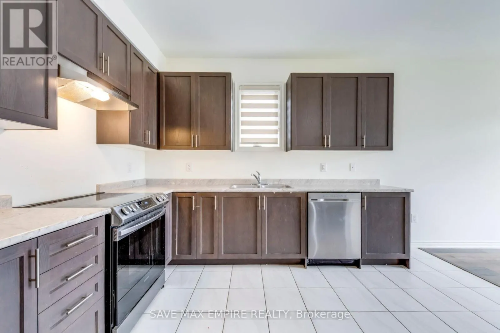 1207 GREEN ACRES DRIVE