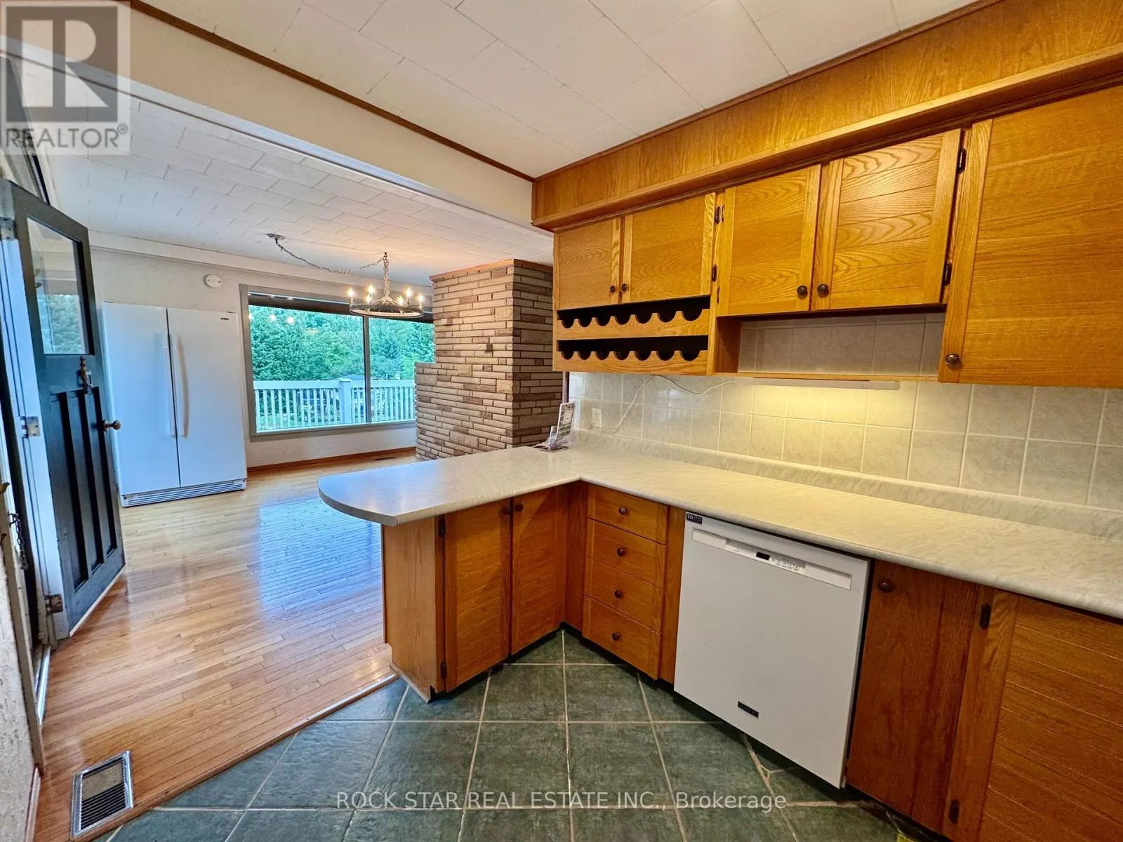 8 PINE RIVER CRESCENT
