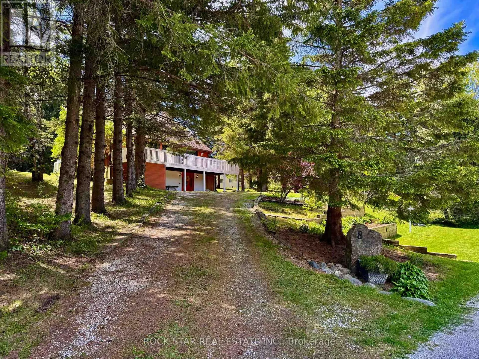 8 PINE RIVER CRESCENT
