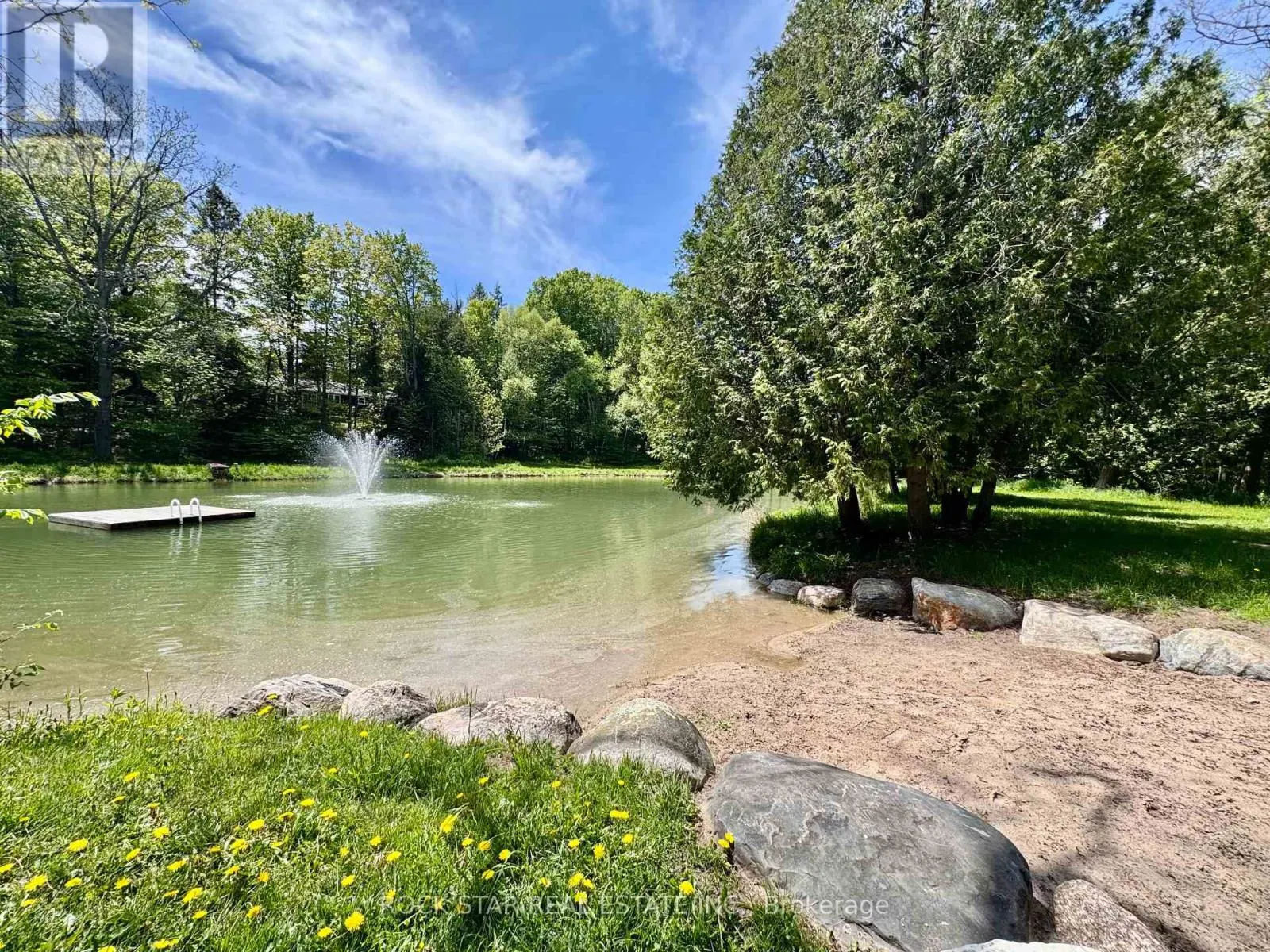8 PINE RIVER CRESCENT