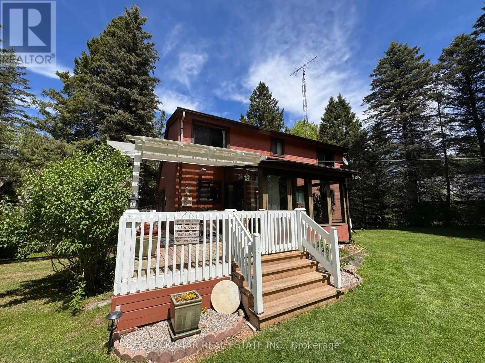 8 PINE RIVER CRESCENT