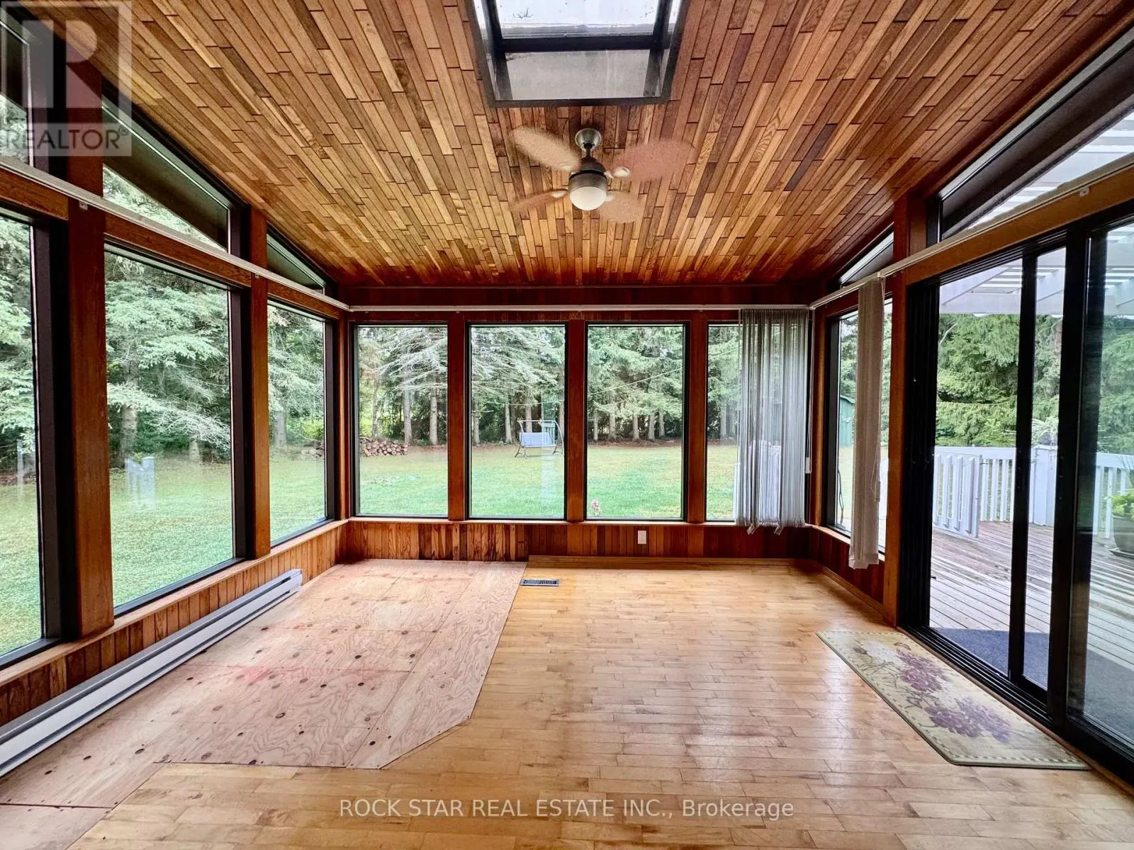 8 PINE RIVER CRESCENT