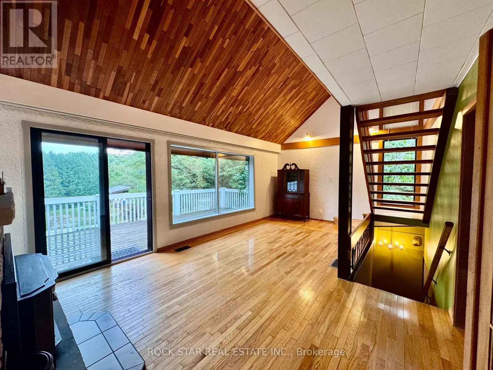 8 PINE RIVER CRESCENT
