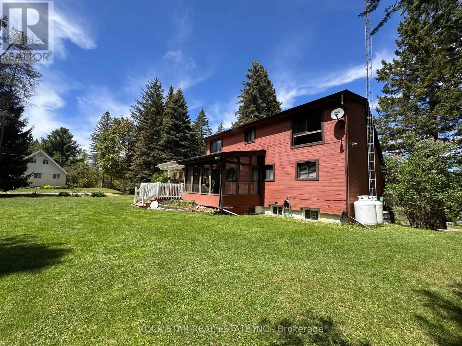 8 PINE RIVER CRESCENT
