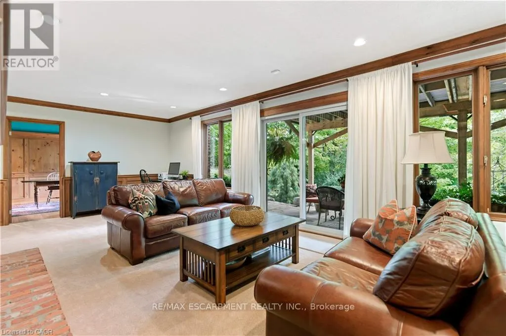 9 MAYS CRESCENT