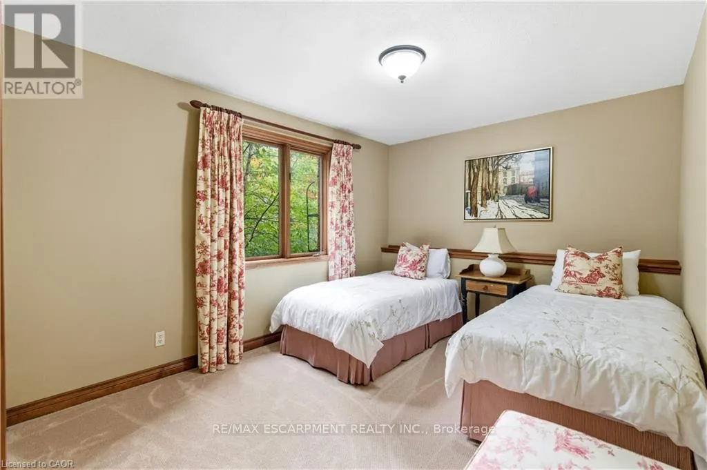 9 MAYS CRESCENT
