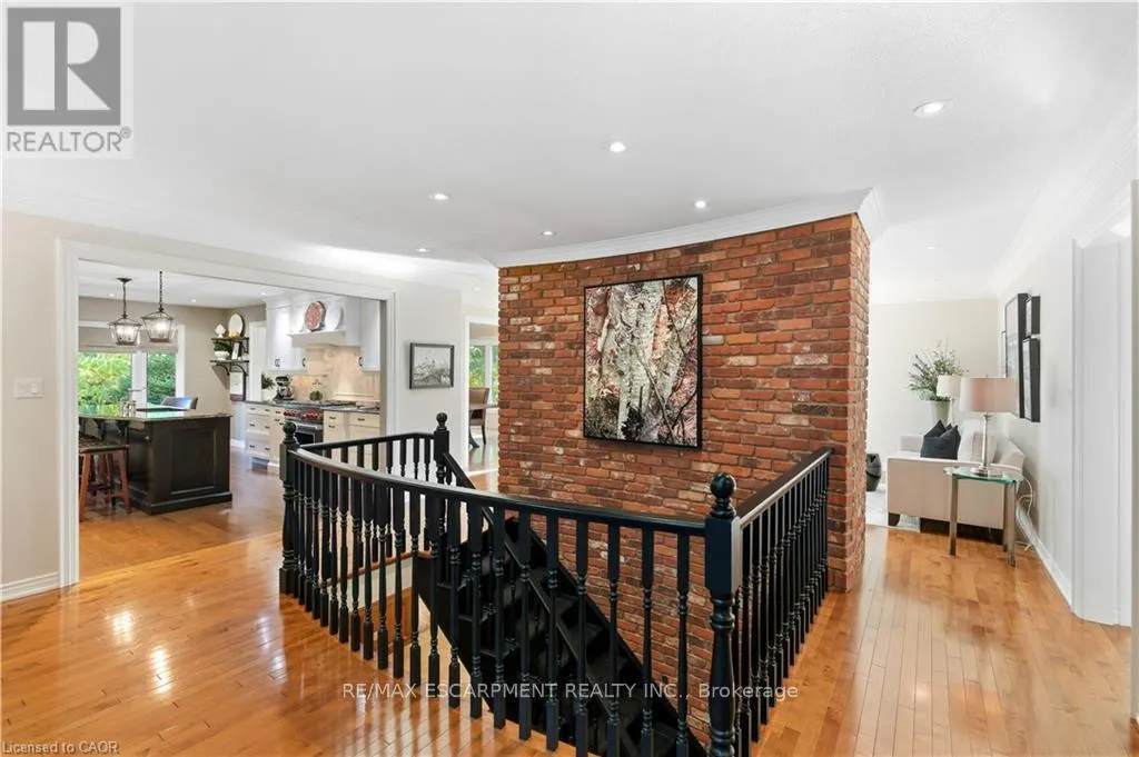 9 MAYS CRESCENT