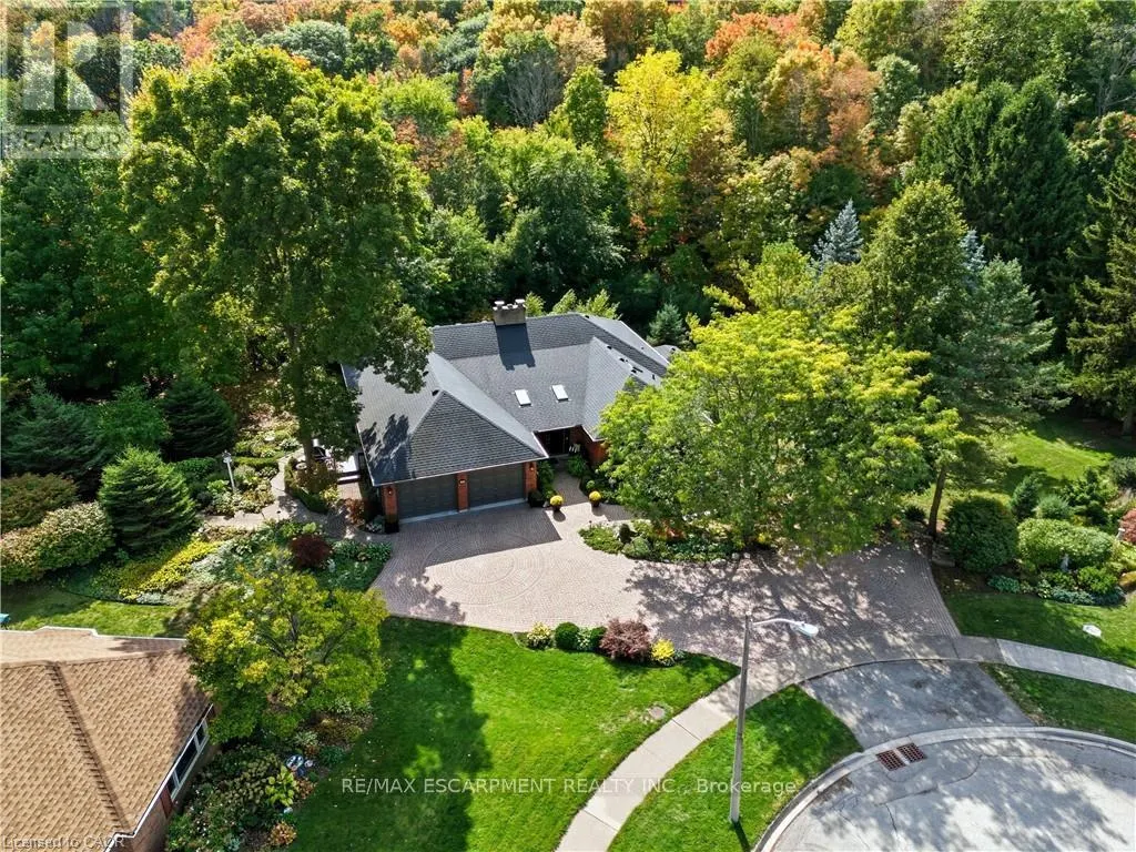 9 MAYS CRESCENT