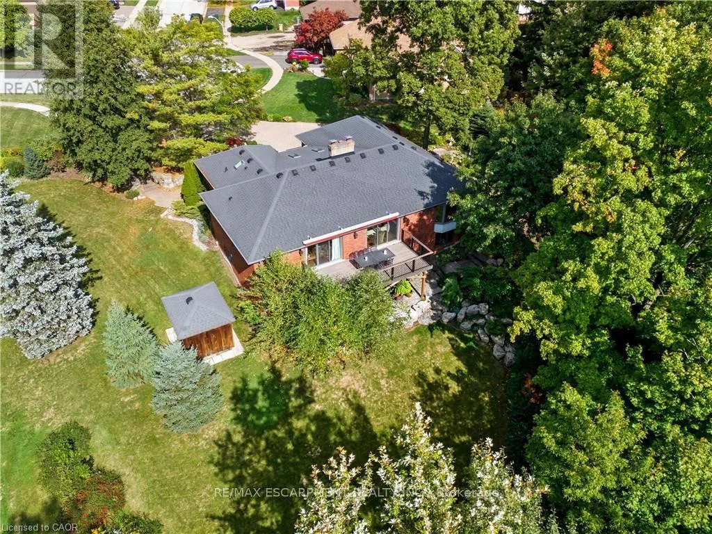 9 MAYS CRESCENT