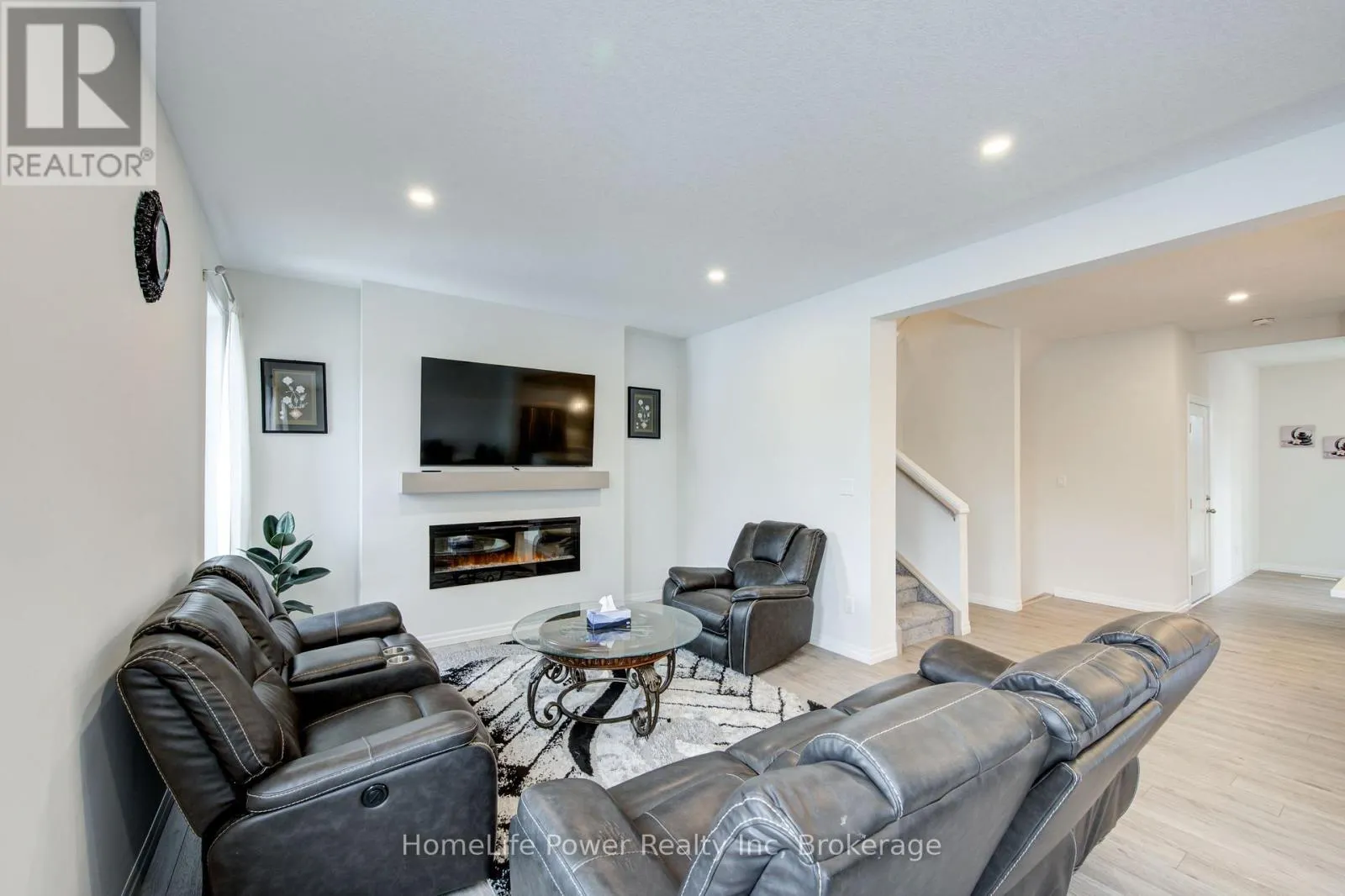 4 BRAUN AVENUE