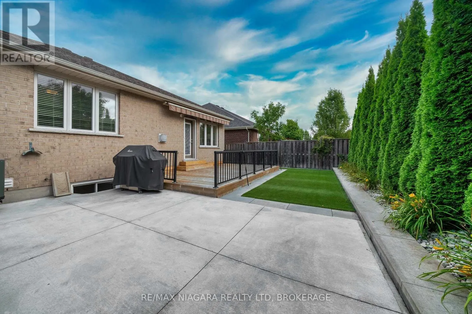 27 HICKORY AVENUE