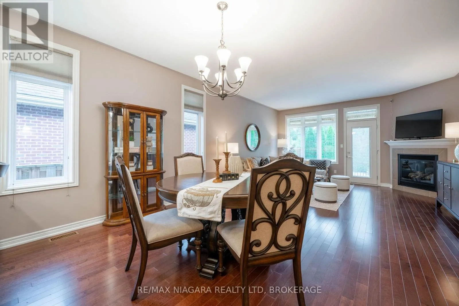 27 HICKORY AVENUE