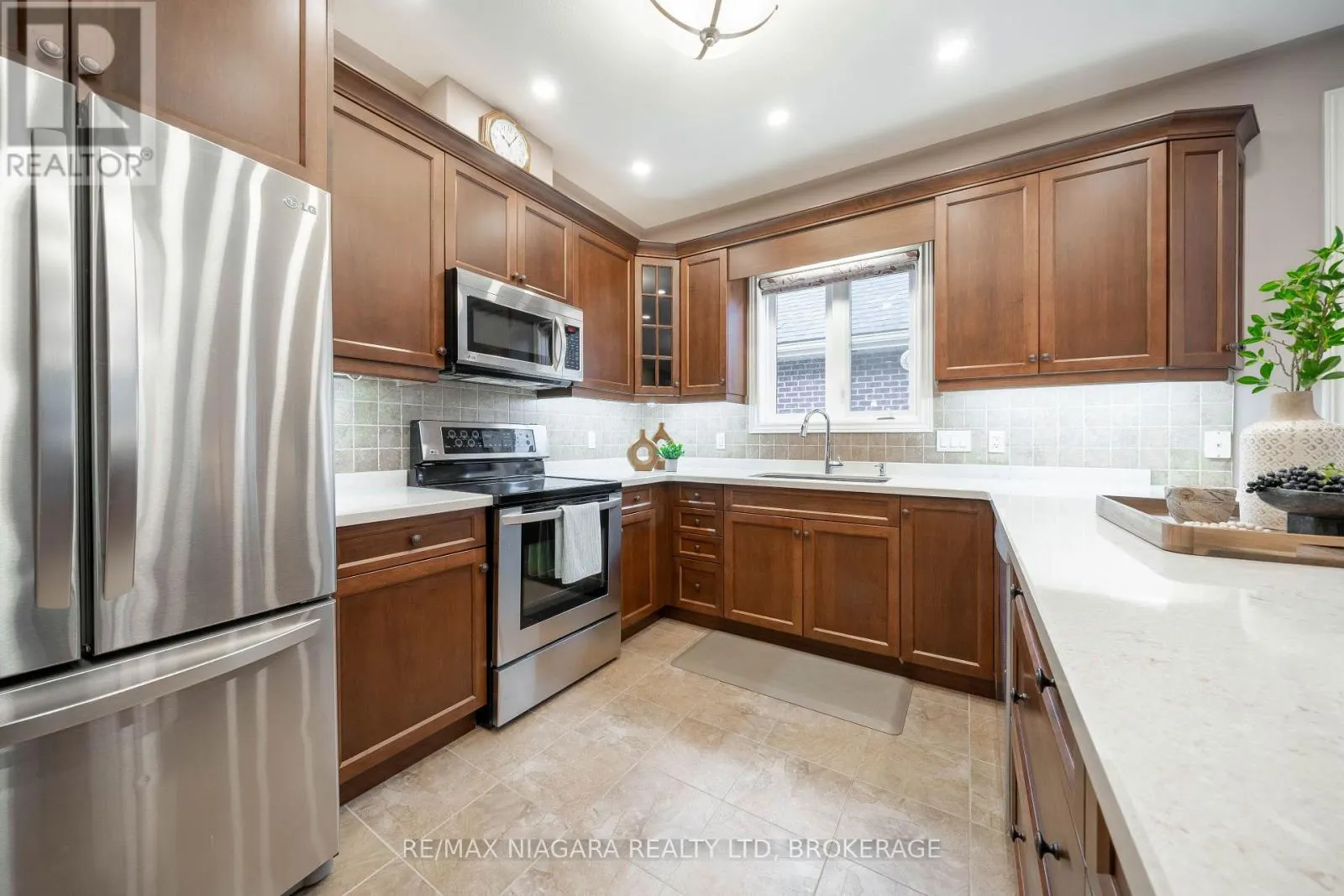 27 HICKORY AVENUE