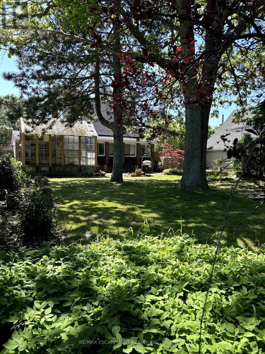 18 FLANDERS AVENUE