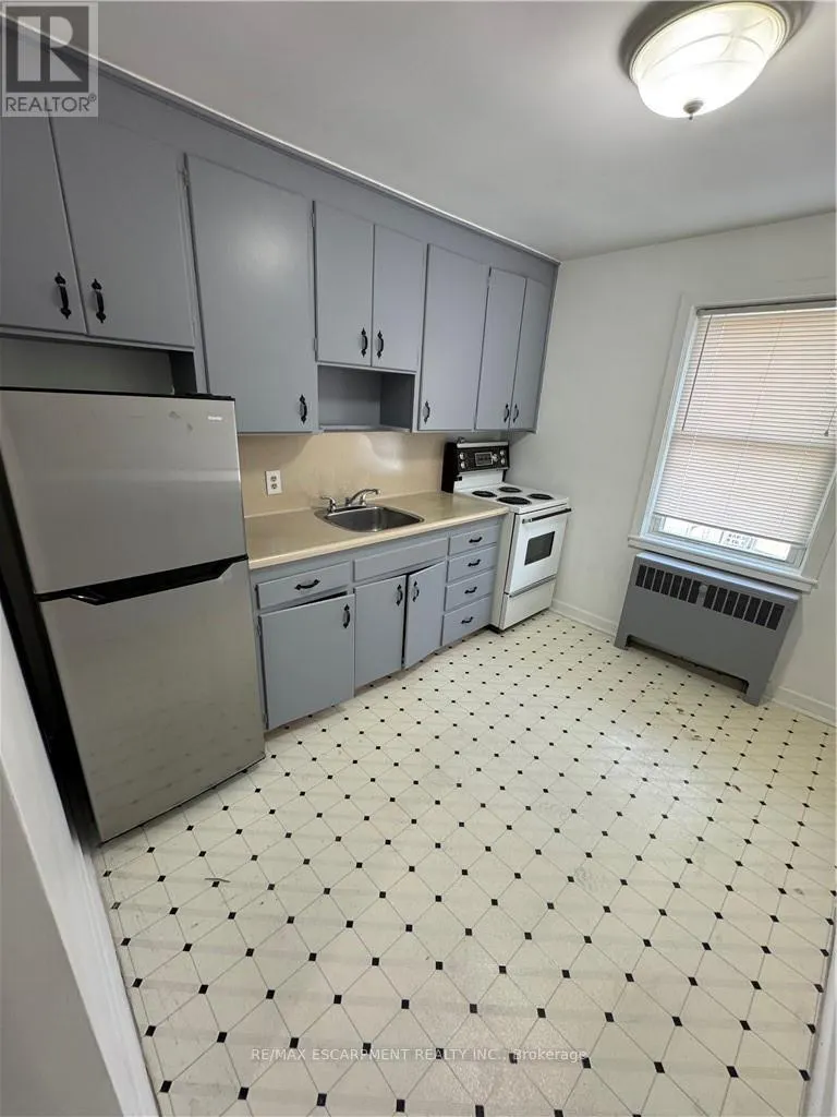 11 - 1755 KING STREET