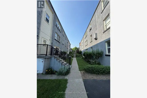 11 - 1755 KING STREET