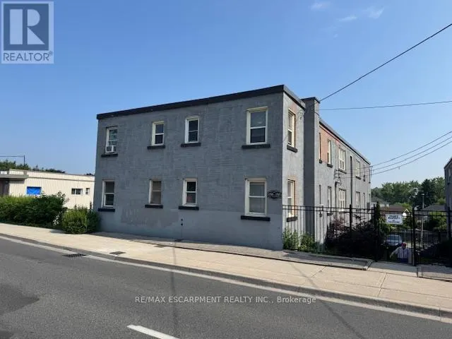 11 - 1755 KING STREET