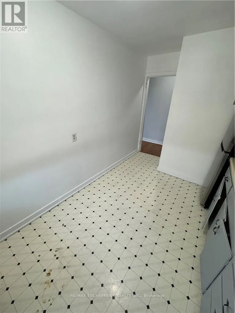11 - 1755 KING STREET