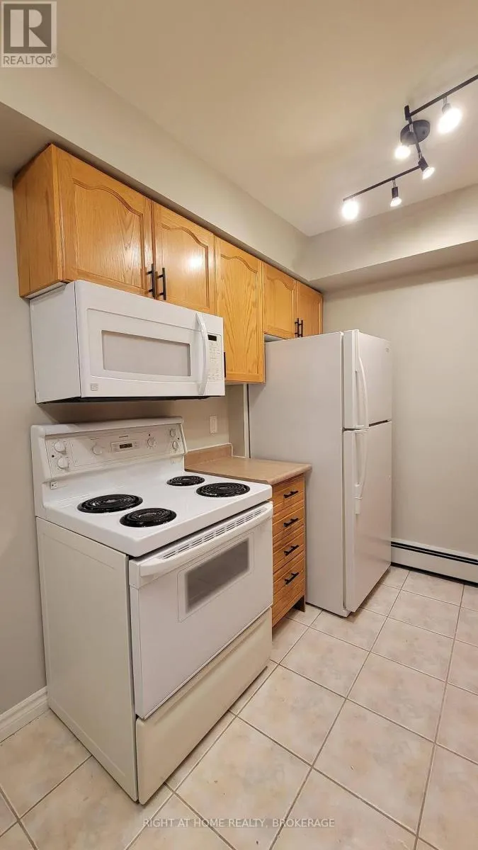606 - 30 SUMMIT AVENUE, #606
