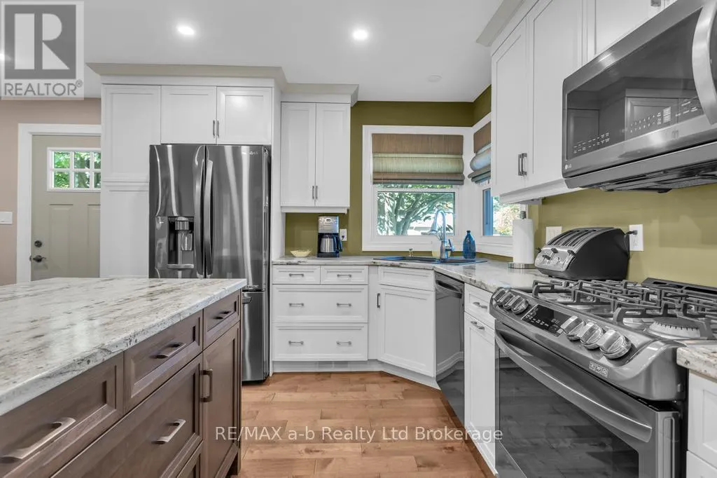16 CHARLOTTE AVENUE