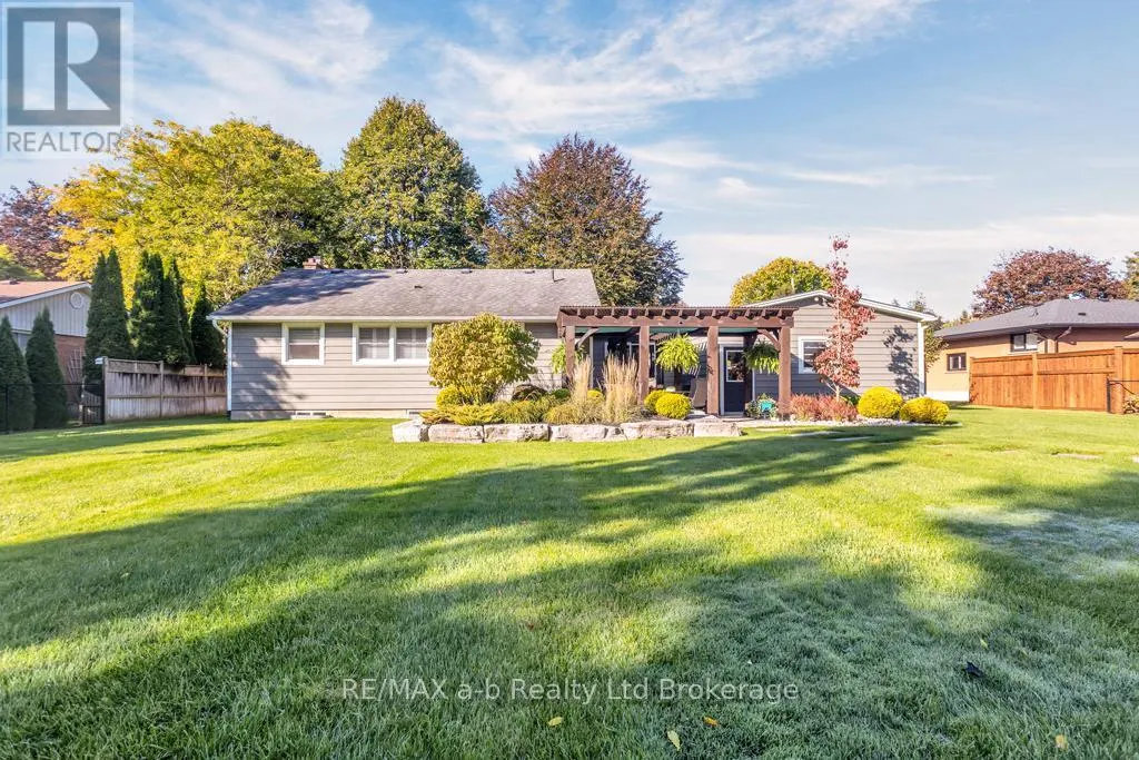16 CHARLOTTE AVENUE