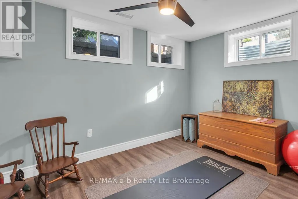 16 CHARLOTTE AVENUE