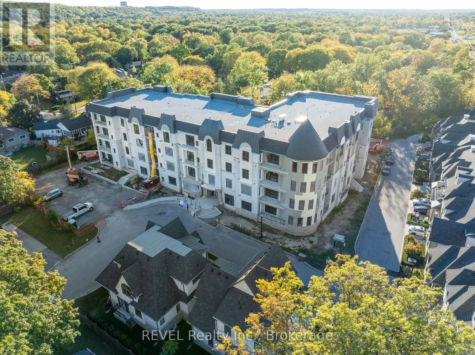 410 - 2 ARBOURVALE COMMON, #410