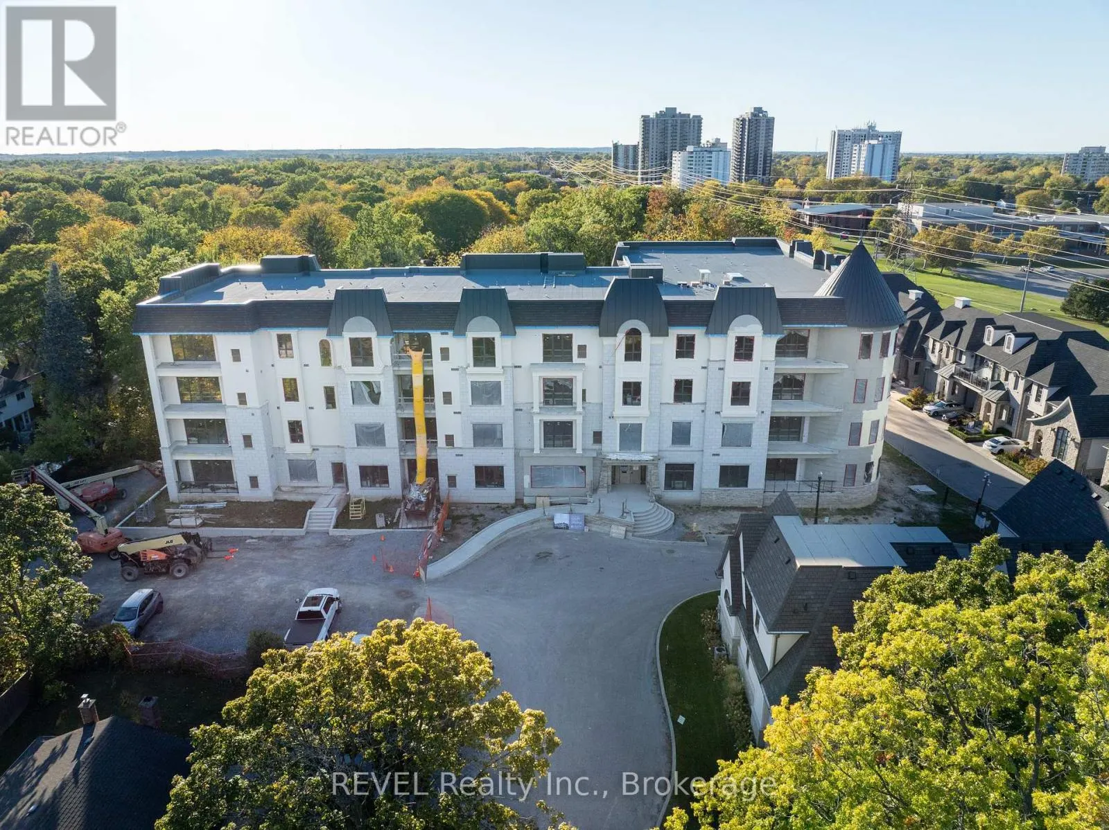 410 - 2 ARBOURVALE COMMON, #410