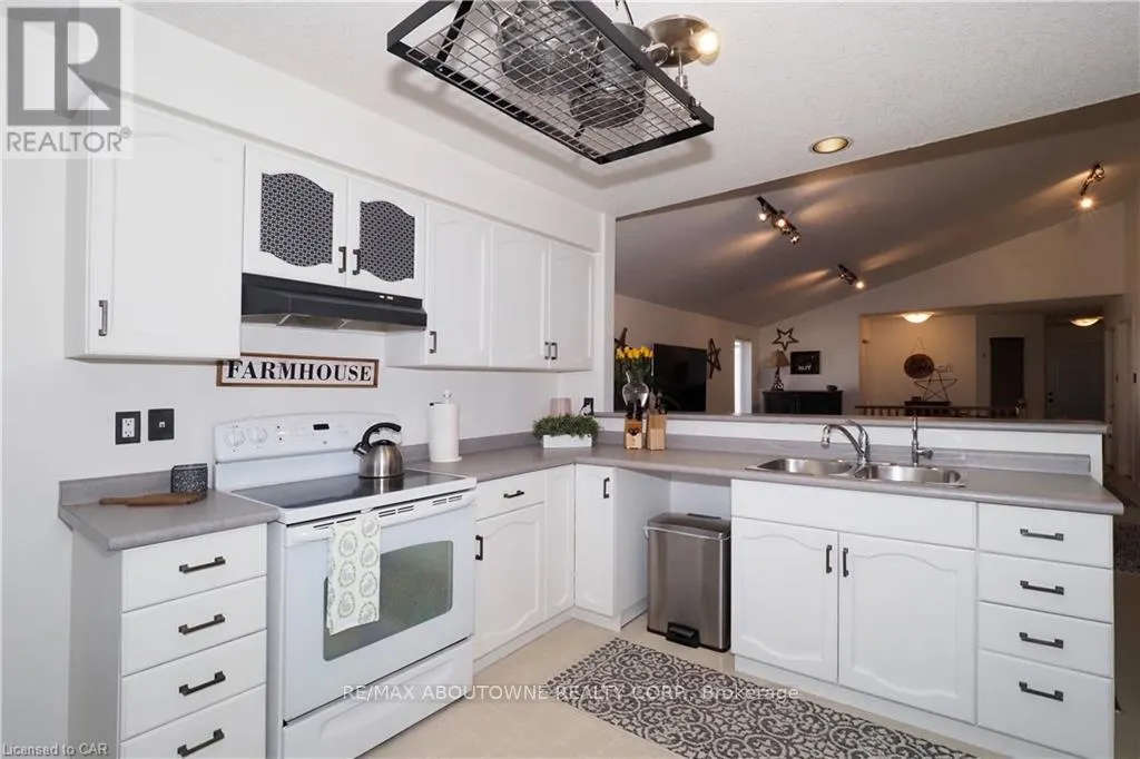 MAIN - 33 BOULDER CRESCENT