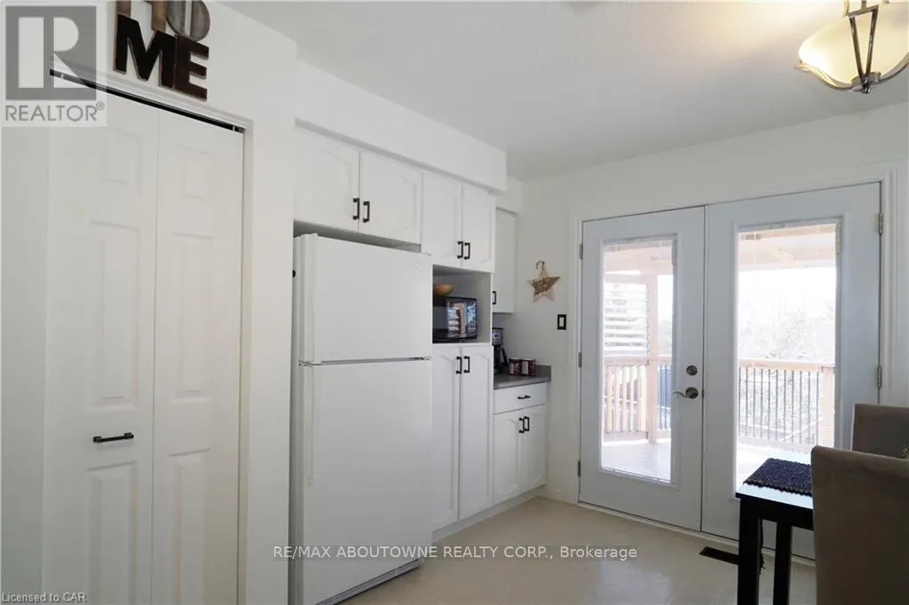 MAIN - 33 BOULDER CRESCENT