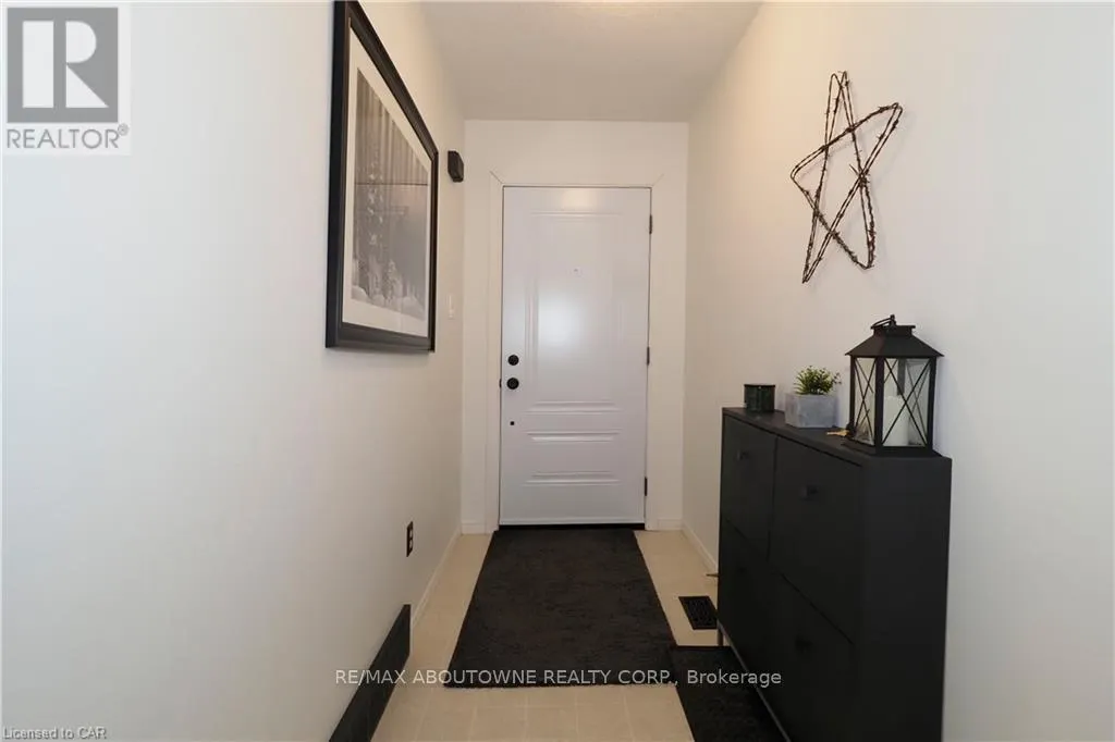 MAIN - 33 BOULDER CRESCENT