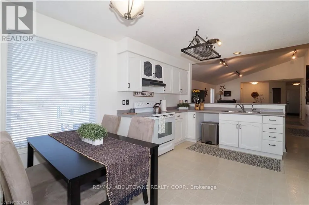 MAIN - 33 BOULDER CRESCENT