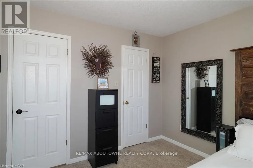 MAIN - 33 BOULDER CRESCENT