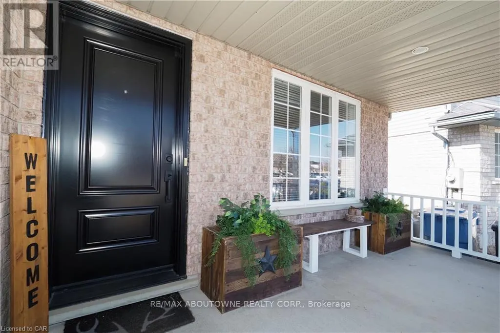 MAIN - 33 BOULDER CRESCENT