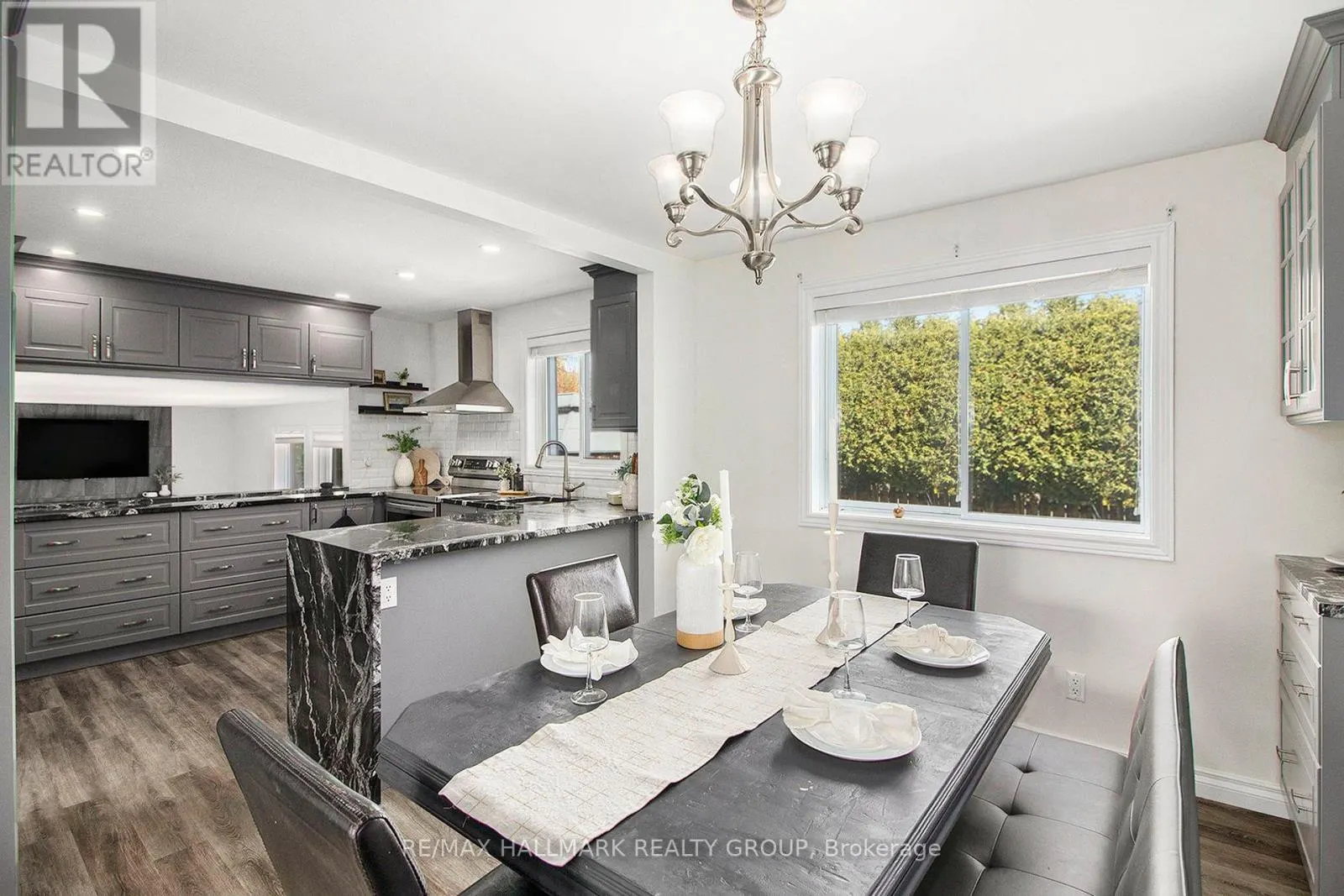 1118 CHATEAU CRESCENT