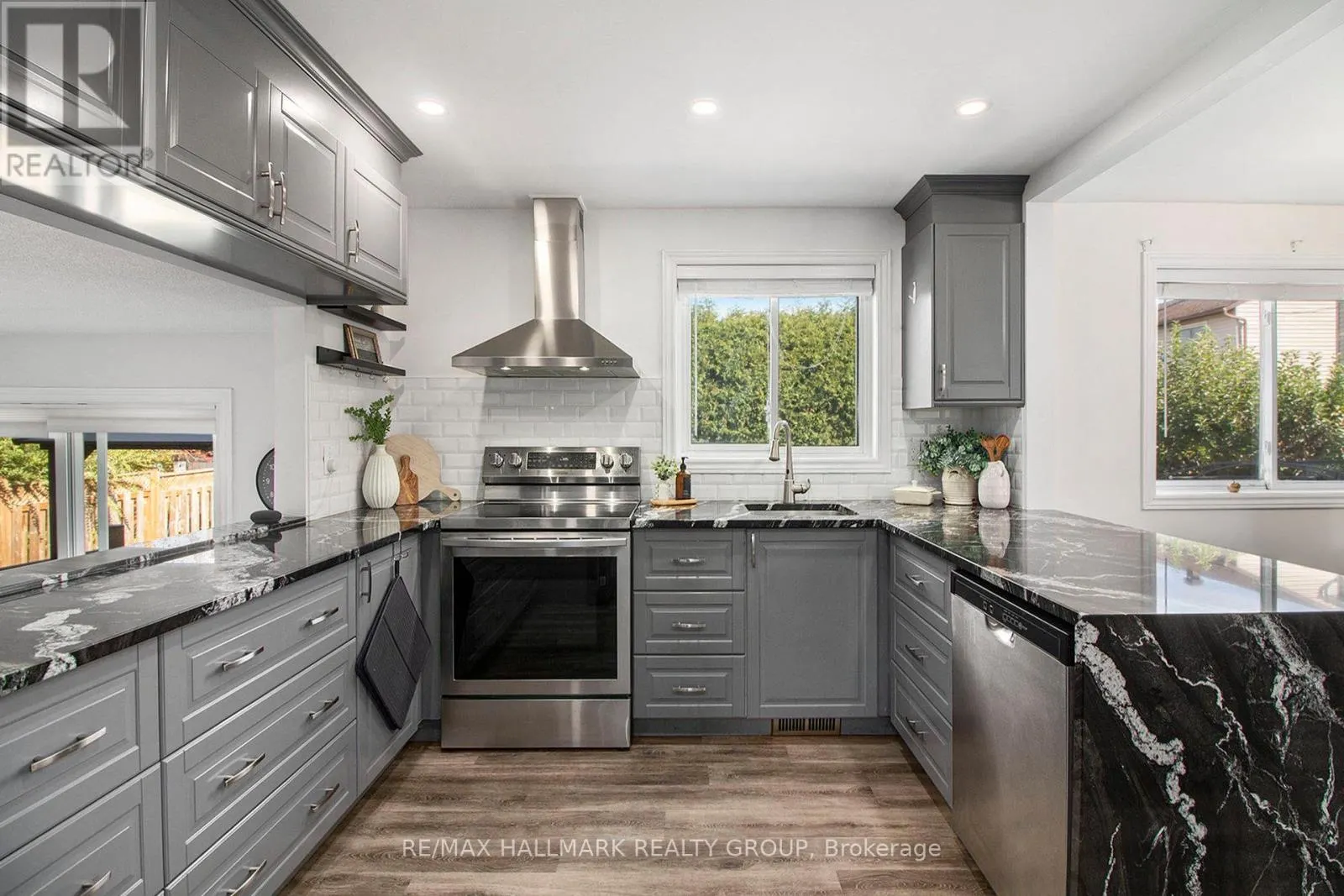 1118 CHATEAU CRESCENT