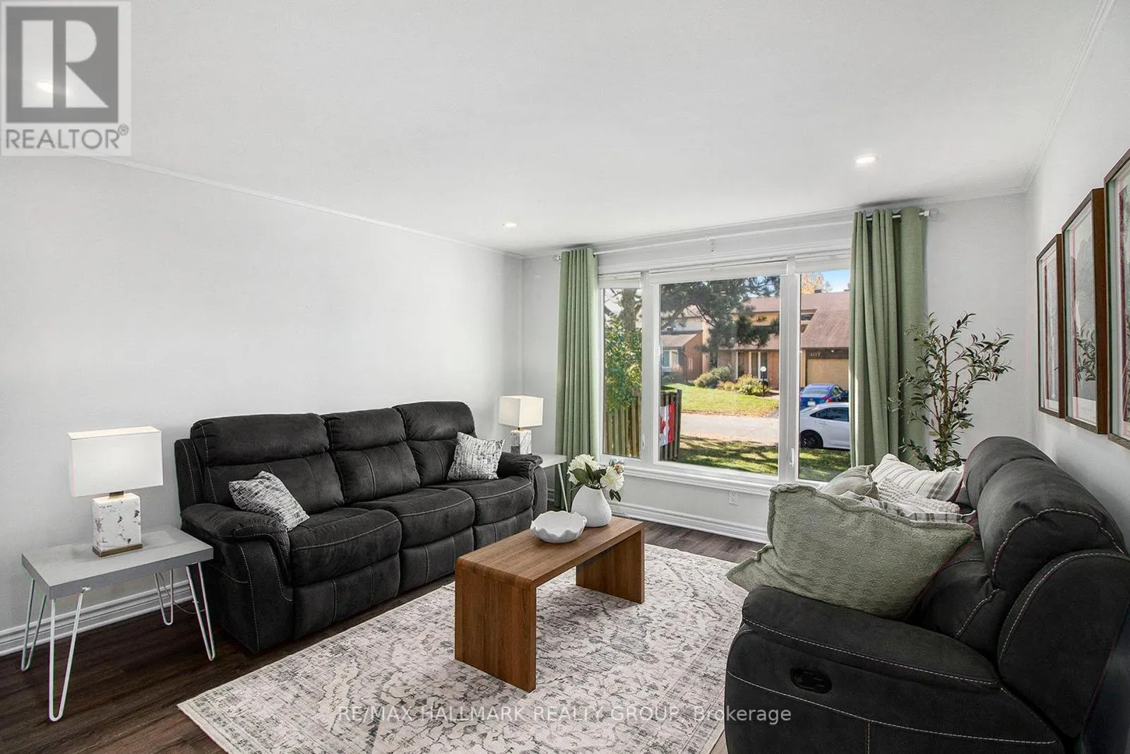 1118 CHATEAU CRESCENT