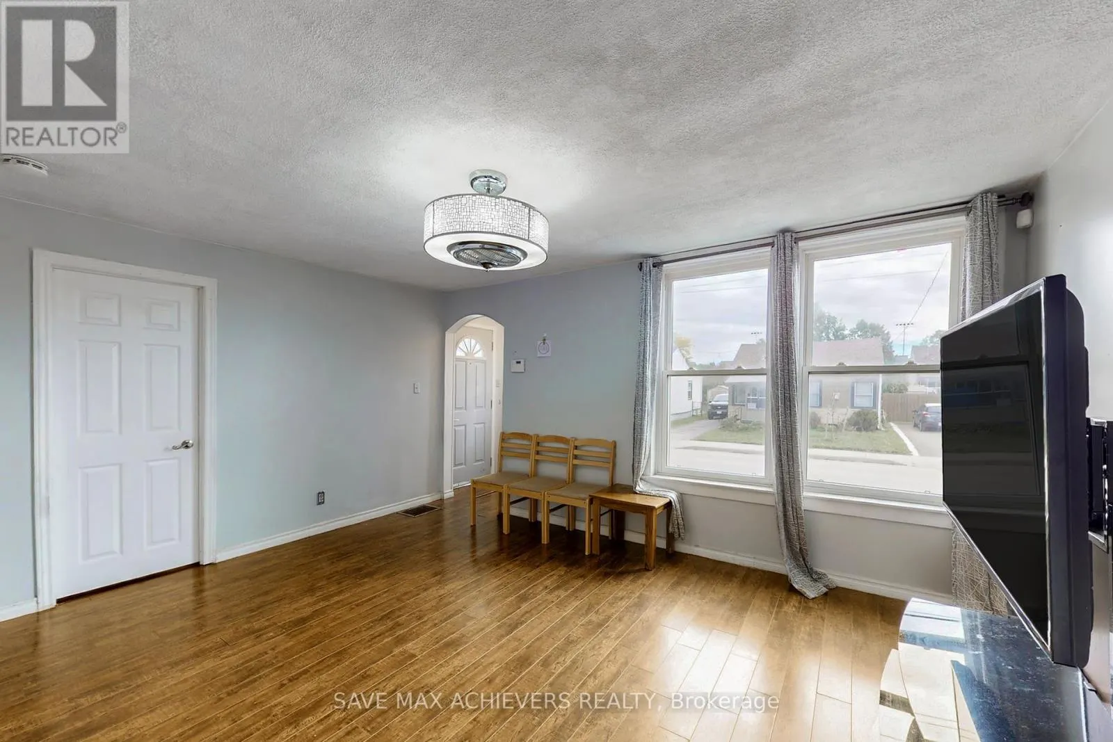 43 NORMANHURST AVENUE