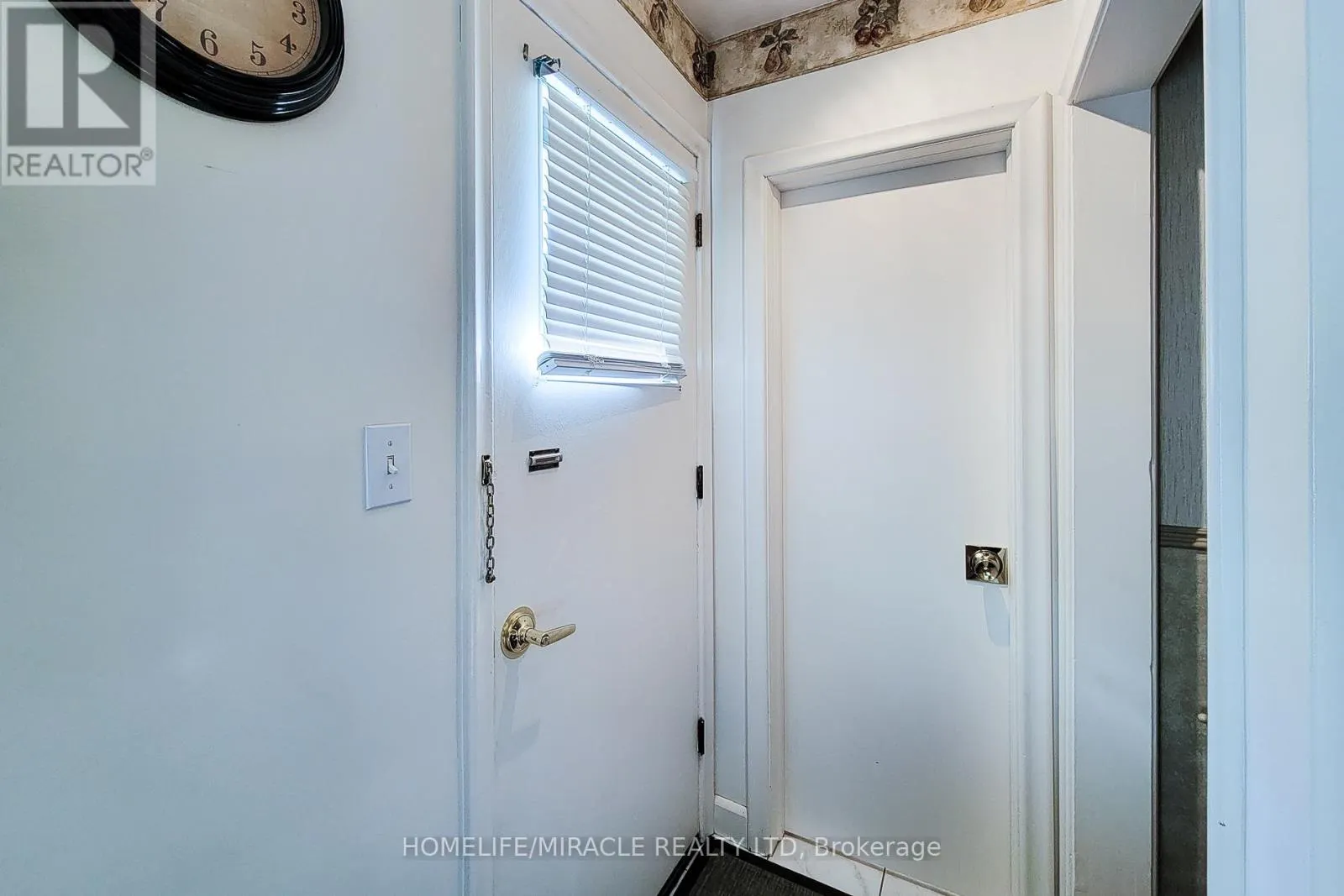 18 MANOR PLACE