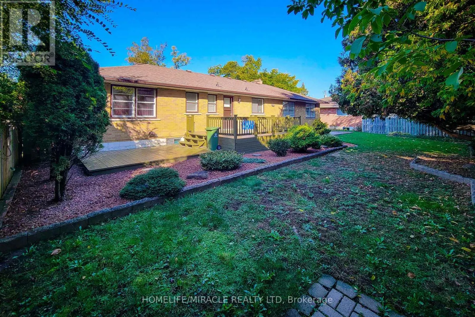 18 MANOR PLACE