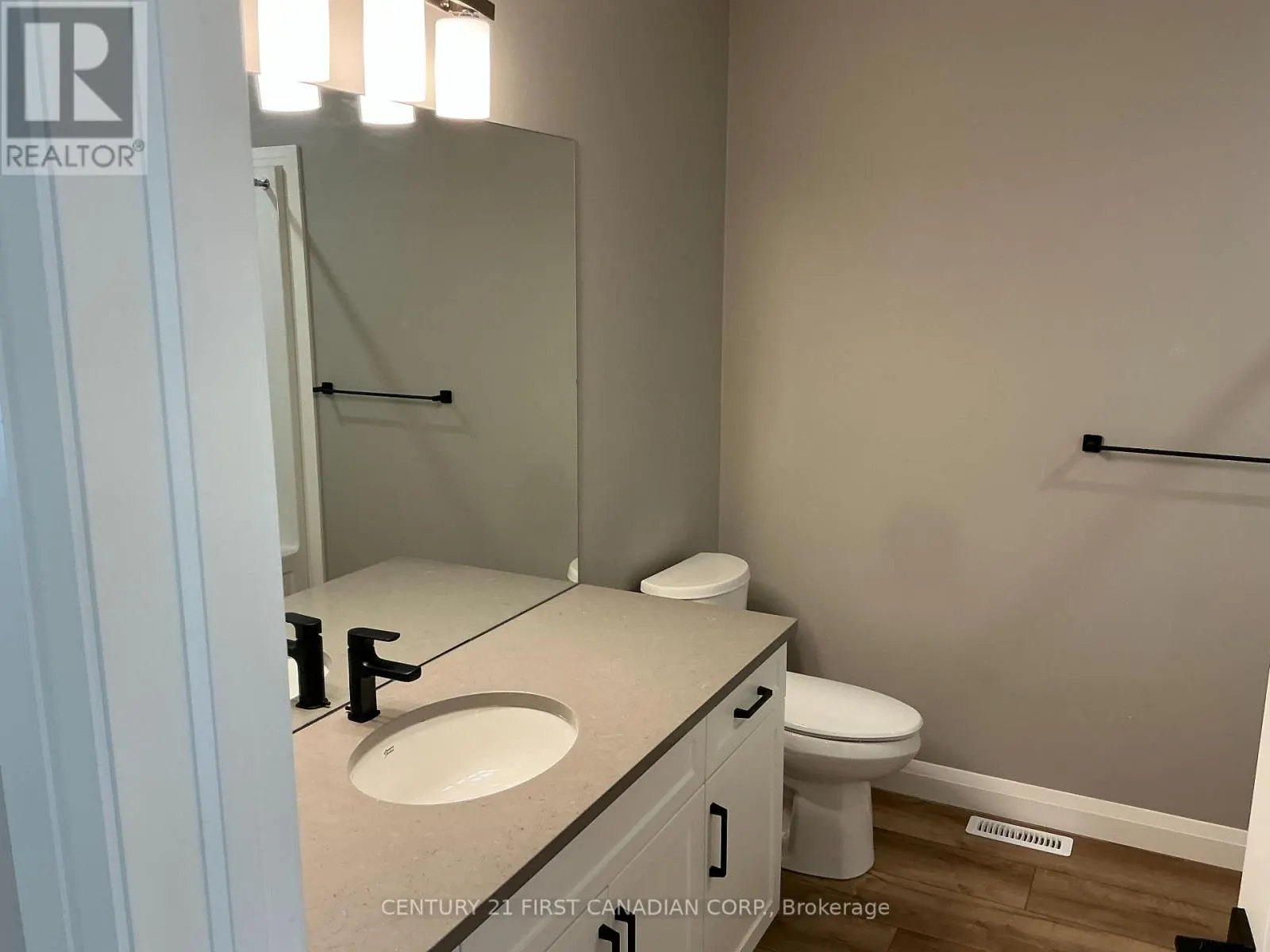 26 - 17 NICHOLSON STREET, #26