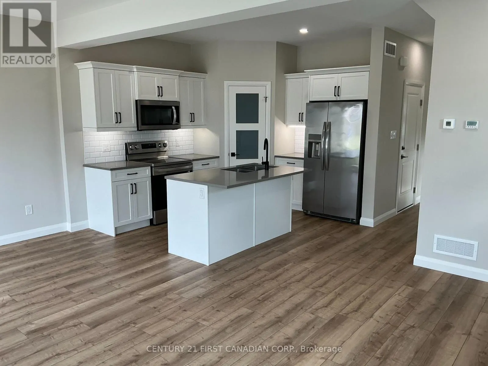 26 - 17 NICHOLSON STREET, #26