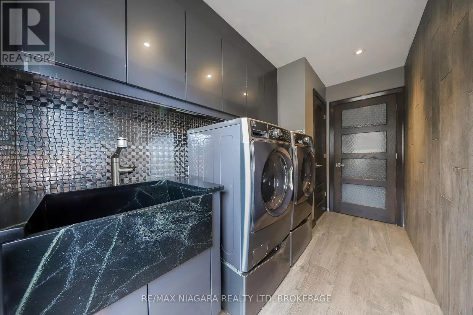21 JESSICA DRIVE
