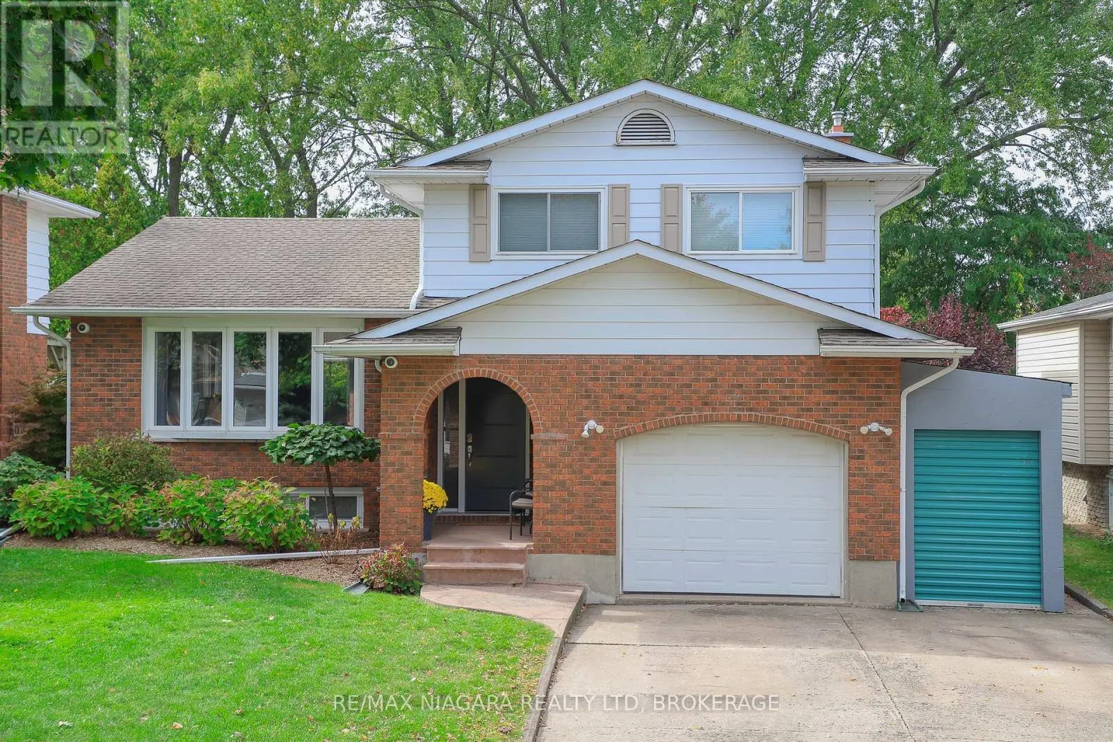 21 JESSICA DRIVE